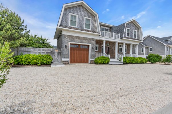 Attached, Exterior, Facade, Farmhouse