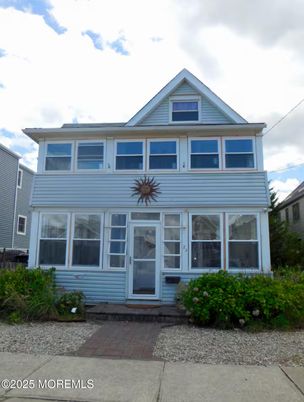 Exterior, Facade, Queen Anne Victorian