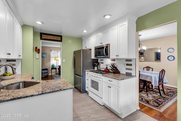Chandelier, Dining room, Interior, Kitchen, Recessed Lighting, Stainless Steel Appliances, Wood Texture Flooring