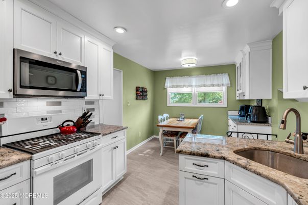 Dining room, Interior, Kitchen, Recessed Lighting, Wood Texture Flooring
