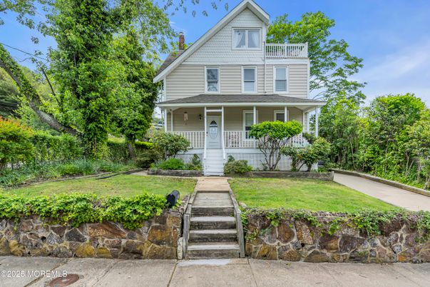 Exterior, Facade, Queen Anne Victorian