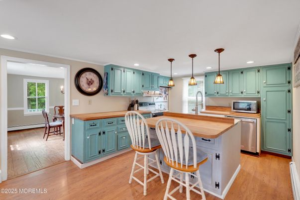 Dining room, Interior, Kitchen, Pendant Lights, Recessed Lighting, Wood Texture Flooring