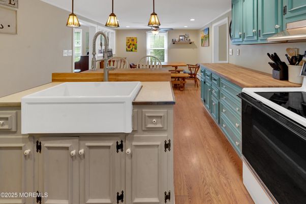 Dining room, Interior, Kitchen, Pendant Lights, Recessed Lighting, Wood Texture Flooring