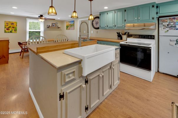 Dining room, Interior, Kitchen, Pendant Lights, Recessed Lighting, Wood Texture Flooring