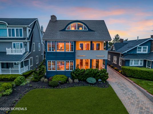 Exterior, Facade, Queen Anne Victorian