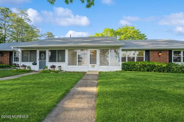 Exterior, Facade, Brick Facade, Ranch