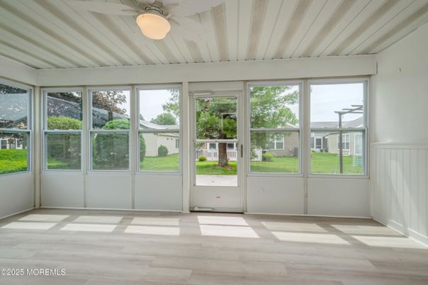 Empty room, Interior, Sun Room, Wood Texture Flooring
