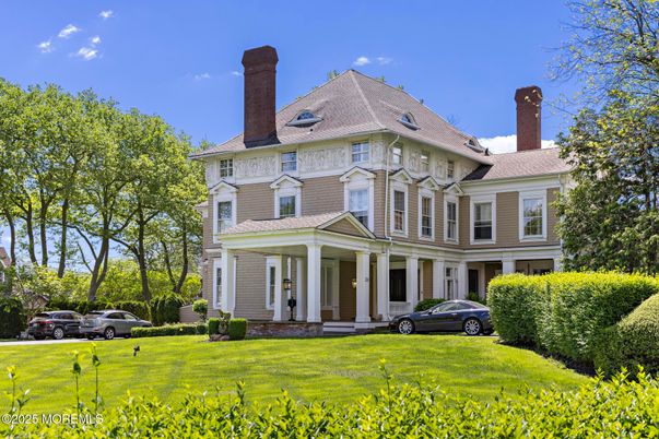 Exterior, Facade, Queen Anne Victorian