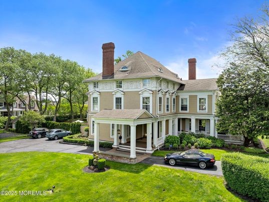 Backyard, Exterior, Facade, Queen Anne Victorian