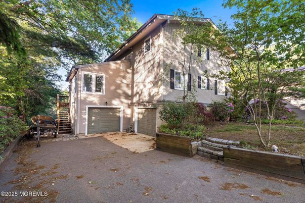 Attached, Exterior, Facade, American Foursquare