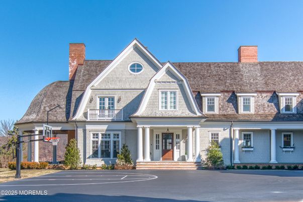 Exterior, Facade, Farmhouse