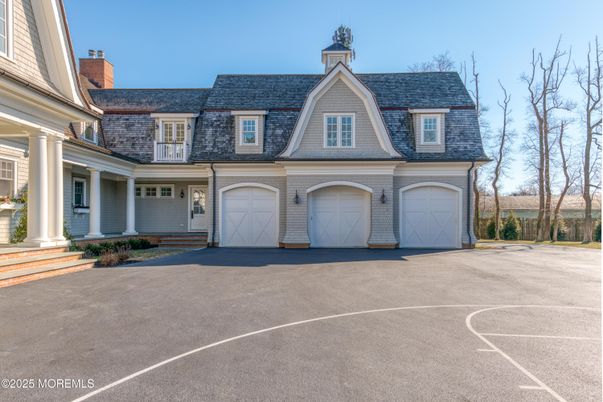 Attached, Exterior, Facade, Cape Cod
