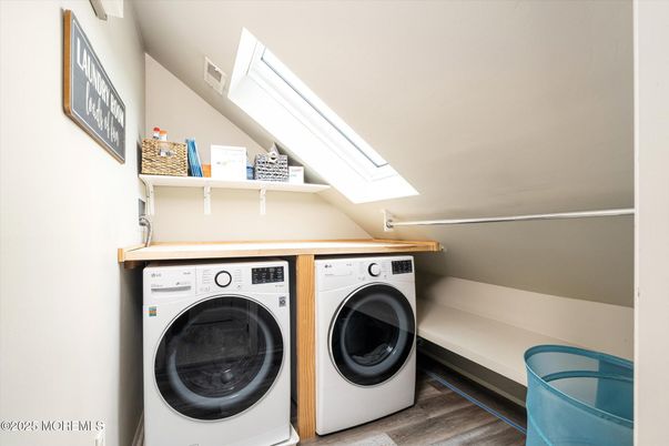 Interior, Washer, Wood Texture Flooring