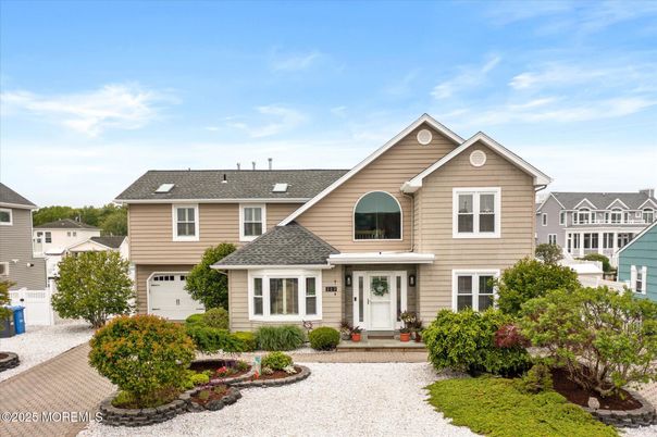 Attached, Exterior, Facade, Farmhouse