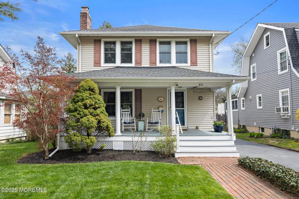 Exterior, Facade, American Foursquare