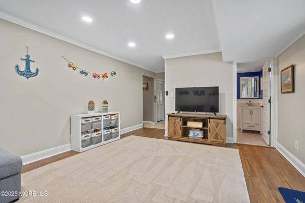 Interior, Recessed Lighting, Wood Texture Flooring