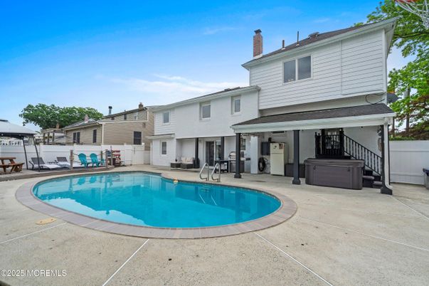 Exterior, Pool