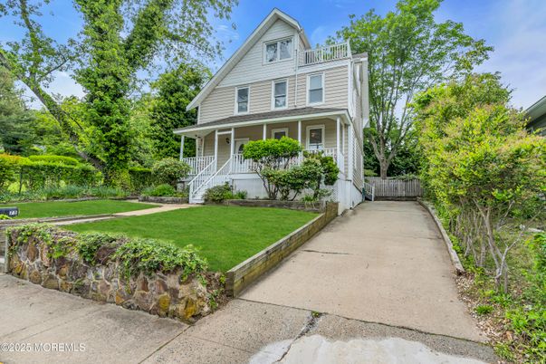 Backyard, Exterior, Facade, Queen Anne Victorian