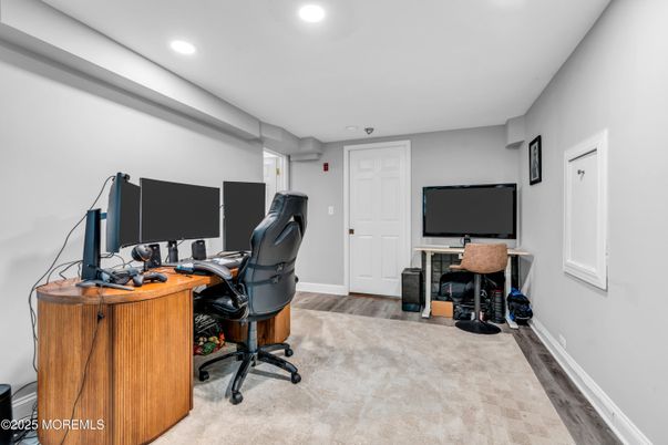 Home Office, Interior, Recessed Lighting, Wood Texture Flooring