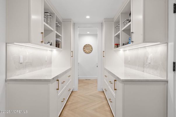 Interior, Recessed Lighting, Wood Texture Flooring