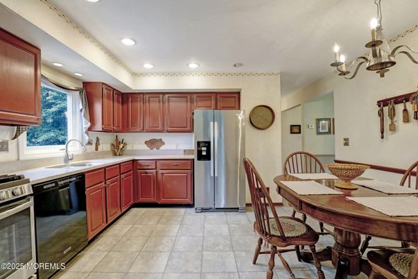 Chandelier, Dining room, Interior, Kitchen, Recessed Lighting, Stainless Steel Appliances