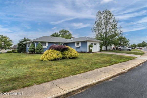 Attached, Exterior, Facade, Ranch