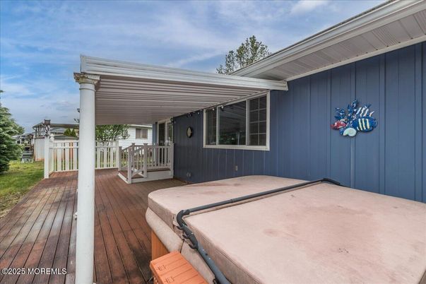 Exterior, Hot Tub