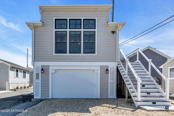 Attached, Exterior, Facade, Rowhouse