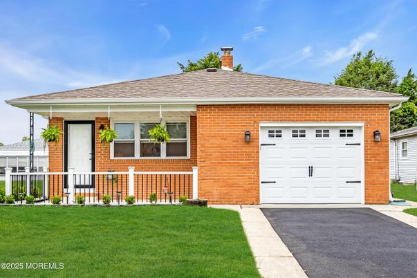 Attached, Exterior, Facade, Brick Facade, Ranch