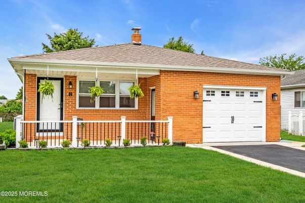 Attached, Exterior, Facade, Brick Facade, Cape Cod
