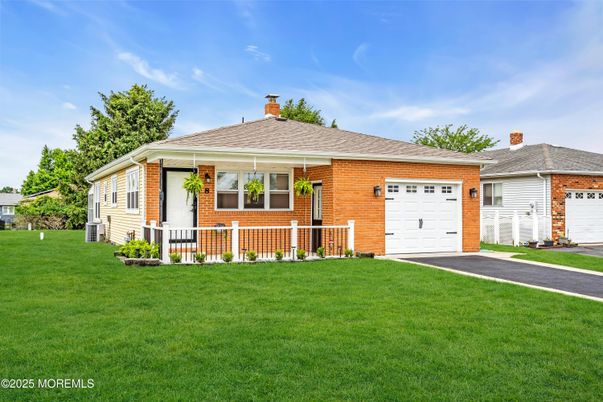 Attached, Exterior, Facade, Brick Facade, Ranch