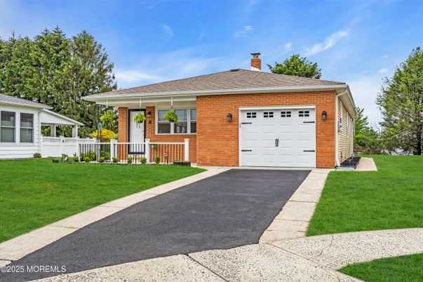 Attached, Exterior, Facade, Brick Facade, Ranch