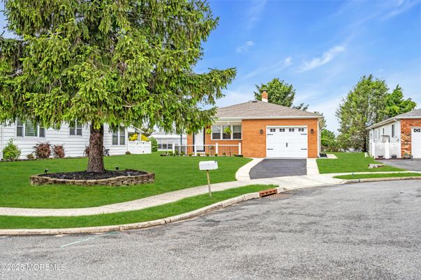 Attached, Exterior, Facade, Brick Facade, Ranch