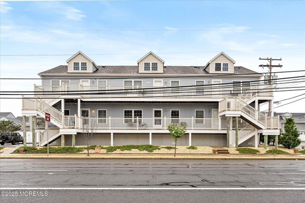 Exterior, Facade, Queen Anne Victorian