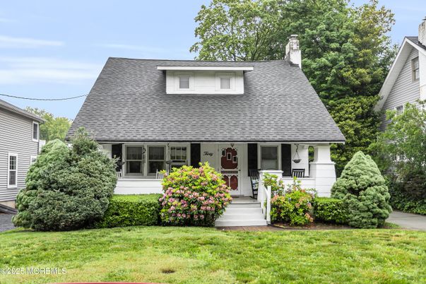 Exterior, Facade, Cape Cod