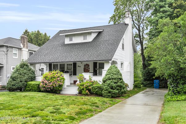 Exterior, Facade, Cape Cod