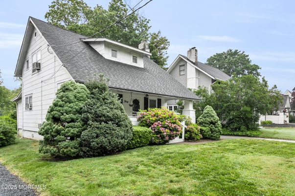 Exterior, Facade, Cape Cod