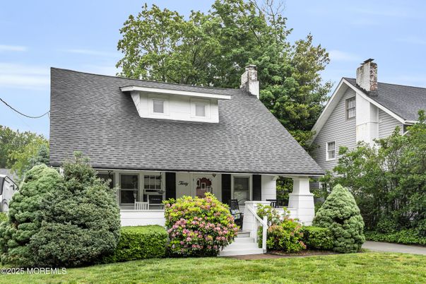 Exterior, Facade, Cape Cod