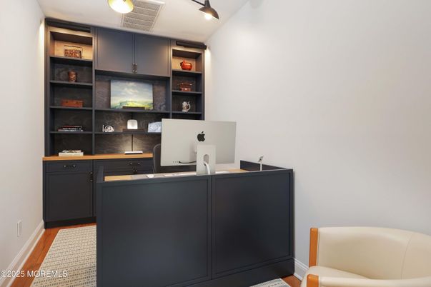 Home Office, Interior