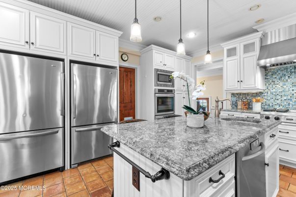Interior, Kitchen, Pendant Lights, Recessed Lighting, Stainless Steel Appliances