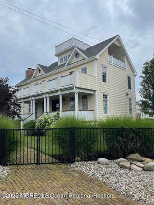 Exterior, Facade, Farmhouse