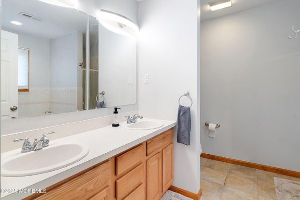 Bathroom, Dual Sink Vanities, Interior, Recessed Lighting
