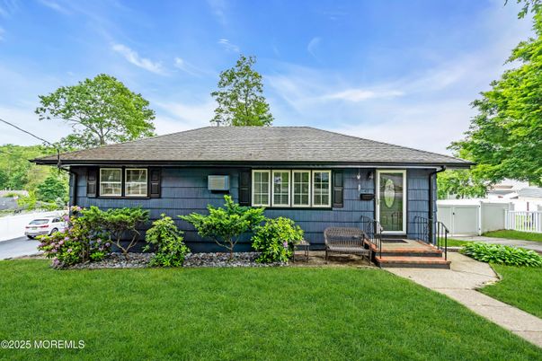Exterior, Facade, Cape Cod