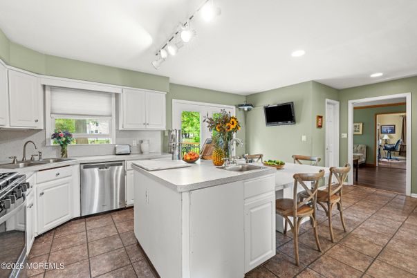 Dining room, Interior, Kitchen, Recessed Lighting, Stainless Steel Appliances