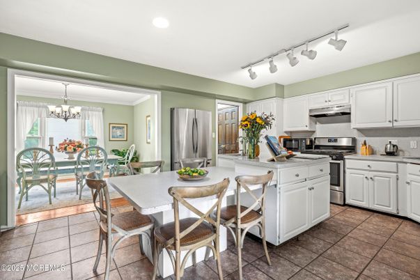 Chandelier, Dining room, Interior, Kitchen, Recessed Lighting, Stainless Steel Appliances