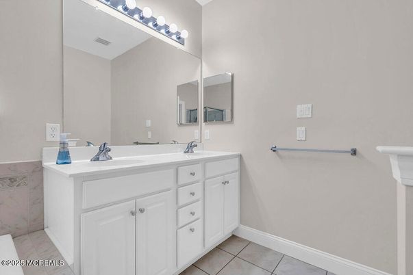 Bathroom, Dual Sink Vanities, Interior