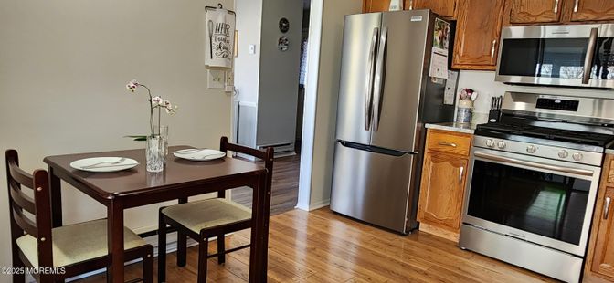 Dining room, Interior, Kitchen, Stainless Steel Appliances, Wood Texture Flooring