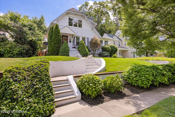 Backyard, Exterior, Facade, Queen Anne Victorian