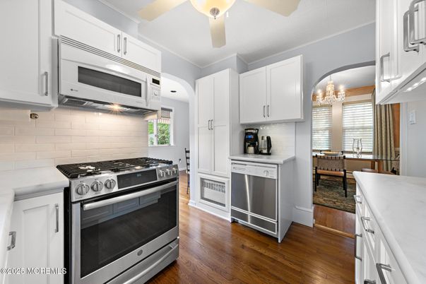Chandelier, Interior, Kitchen, Stainless Steel Appliances, Wood Texture Flooring