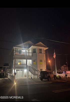 Exterior, Facade, None